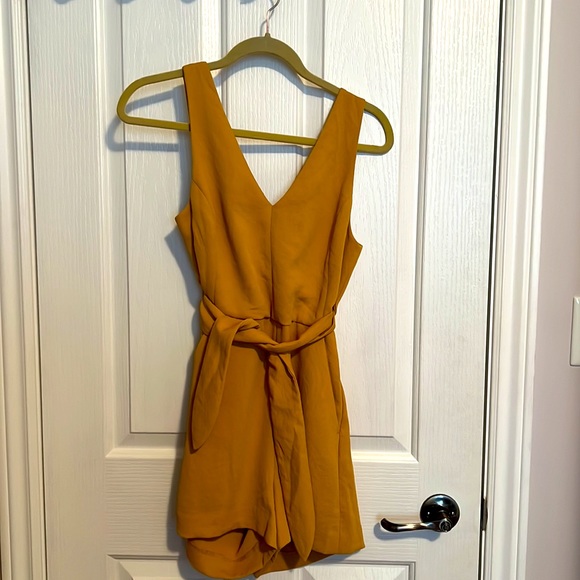 Aritzia Wilfred romper size 4 mustard - Picture 2 of 4